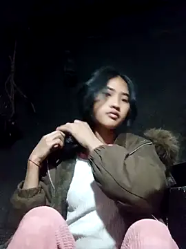 Snapshot of Hoa-tuylip chatting on February 5, 2026, 3:11 am Hoa-tuylip online show from February 5, 2026, 3:11 am