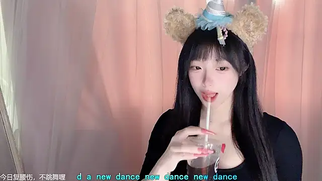 LovelyXiaoYi online show from February 13, 2026, 12:39 am