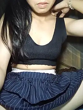 derylove  online show from July 13, 2026, 2:31 pm