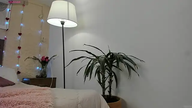 SalomeStorm  online show from February 24, 2026, 1:31 pm