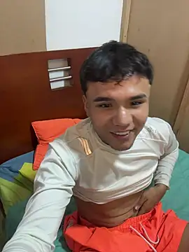 CreamKingg online show from February 15, 2026, 2:52 am