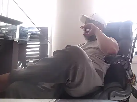 seriohetero19 online show from February 12, 2026, 6:03 pm