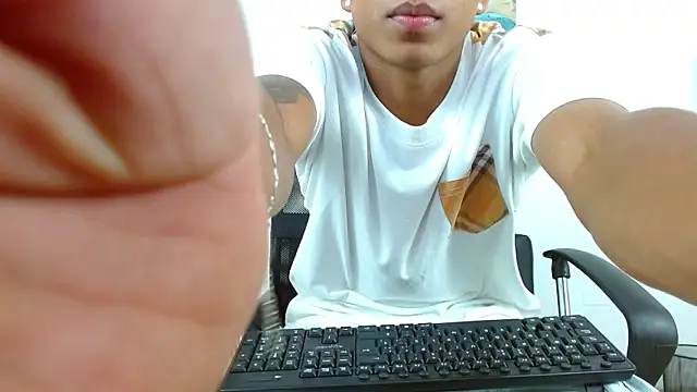 Snapshot of ostinn18 chatting on March 2, 2026, 2:13 pm ostinn18 online show from March 2, 2026, 2:13 pm