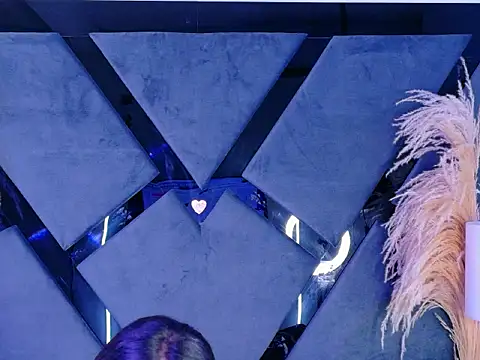 Snapshot of KylieWhitee chatting on March 4, 2026, 12:00 pm KylieWhitee online show from March 4, 2026, 12:00 pm