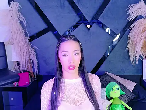 KylieWhitee online show from March 20, 2026, 4:45 pm