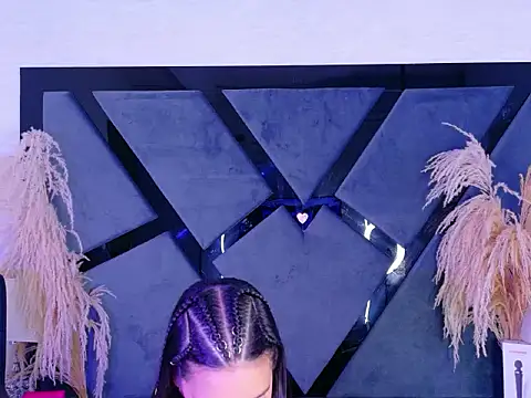 KylieWhitee online show from March 25, 2026, 1:06 pm