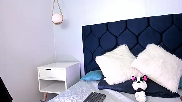 Snapshot of AlanaaHell chatting on February 9, 2026, 8:02 pm AlanaaHell online show from February 9, 2026, 8:02 pm