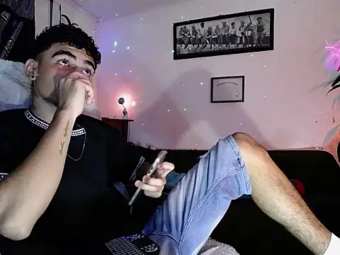 tiancam online show from April 21, 2026, 4:52 am