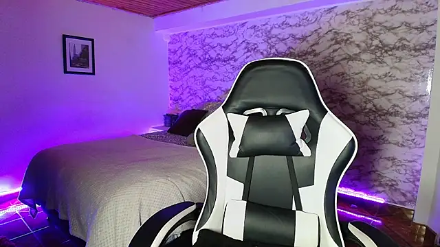 Camila IRoose online show from April 3, 2026, 1:03 am