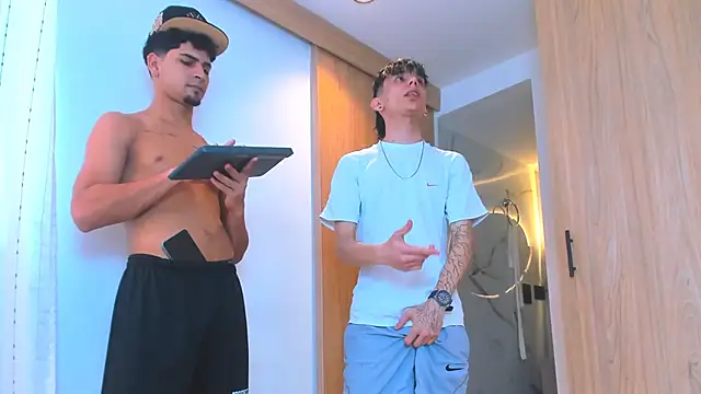 Snapshot of TheBatMansion chatting on February 10, 2026, 4:22 pm TheBatMansion online show from February 10, 2026, 4:22 pm