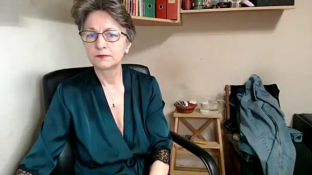 katemodel online show from December 2, 2025, 9:47 am