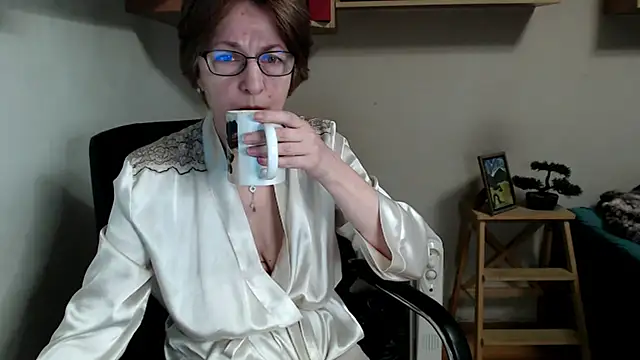 katemodel online show from March 11, 2026, 6:52 am