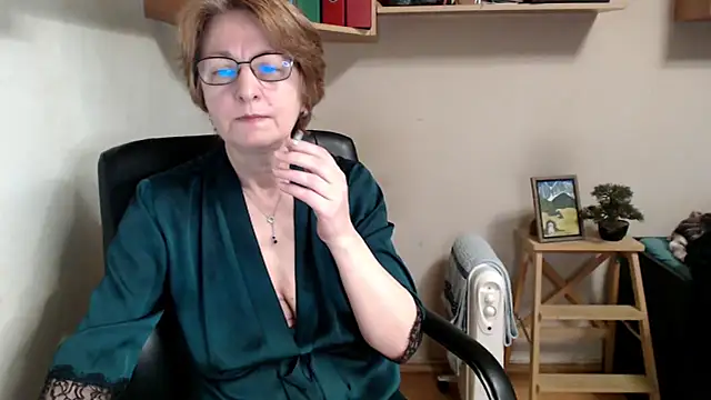 katemodel online show from March 18, 2026, 8:17 am