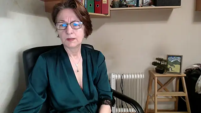 katemodel online show from May 17, 2026, 7:06 am
