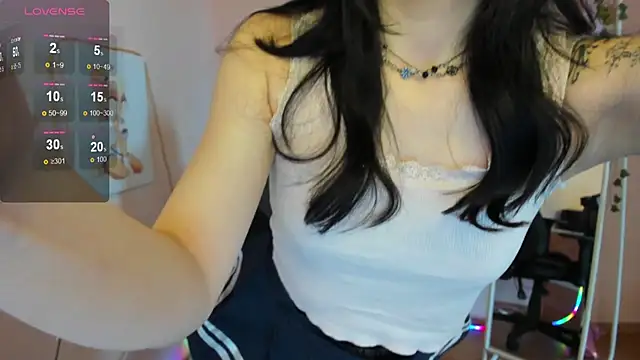AliceeinWonderlanddd online show from May 27, 2026, 3:14 am