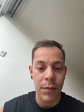 Snapshot of AxelMuller chatting on February 7, 2026, 6:44 pm AxelMuller online show from February 7, 2026, 6:44 pm