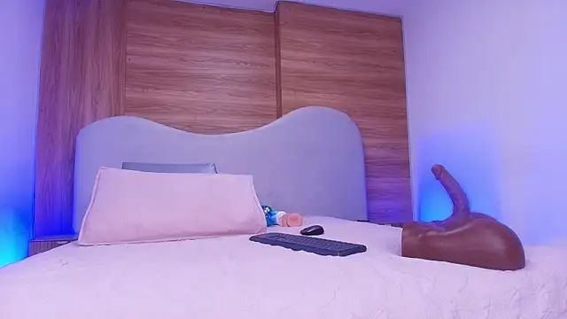 shaina adams online show from March 31, 2026, 11:54 am