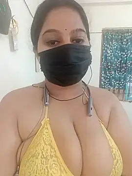 Aliya Hott online show from July 19, 2026, 6:39 am