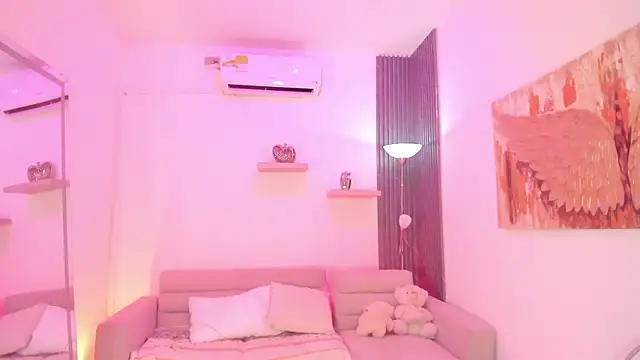 Snapshot of TAHIELA_ chatting on February 13, 2026, 10:44 am TAHIELA online show from February 13, 2026, 10:44 am