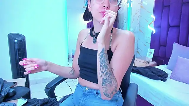 Snapshot of crystalstonee chatting on February 17, 2026, 10:05 pm crystalstonee online show from February 17, 2026, 10:05 pm