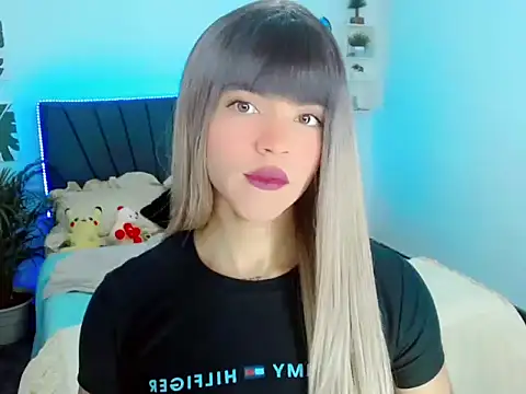 ZoeSchmmit online show from June 24, 2026, 4:06 pm