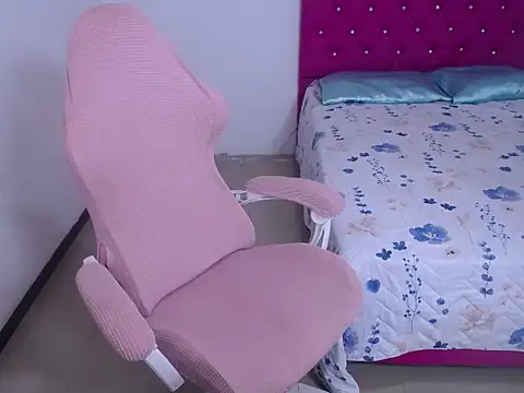 sara queen69 online show from February 15, 2026, 11:19 am