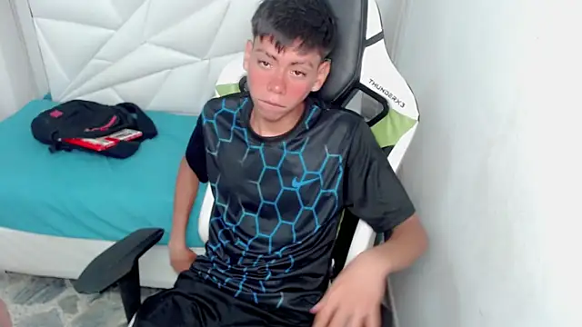 Liarr  online show from March 9, 2026, 8:02 pm