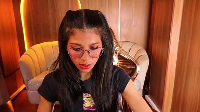 Alina b  online show from May 9, 2026, 8:14 pm