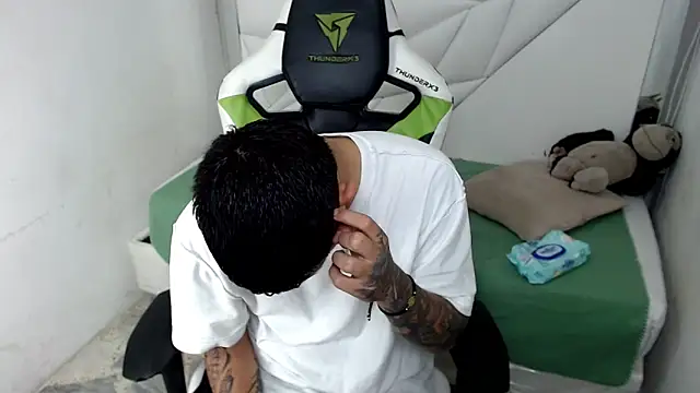 Snapshot of Black_diamondd_ chatting on January 31, 2026, 7:45 pm Black diamondd online show from January 31, 2026, 7:45 pm