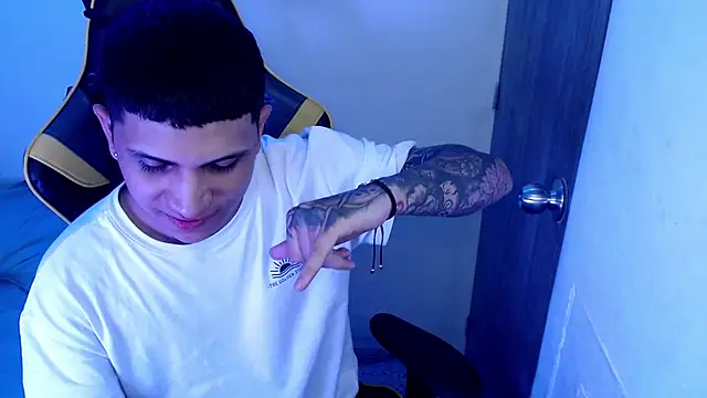 Snapshot of Black_diamondd_ chatting on February 2, 2026, 8:40 pm Black diamondd online show from February 2, 2026, 8:40 pm