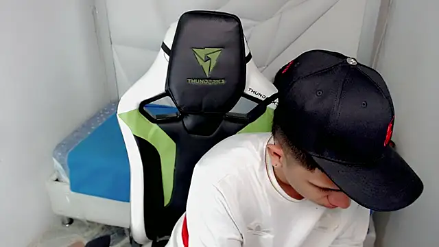 Snapshot of Black_diamondd_ chatting on February 12, 2026, 1:17 pm Black diamondd online show from February 12, 2026, 1:17 pm