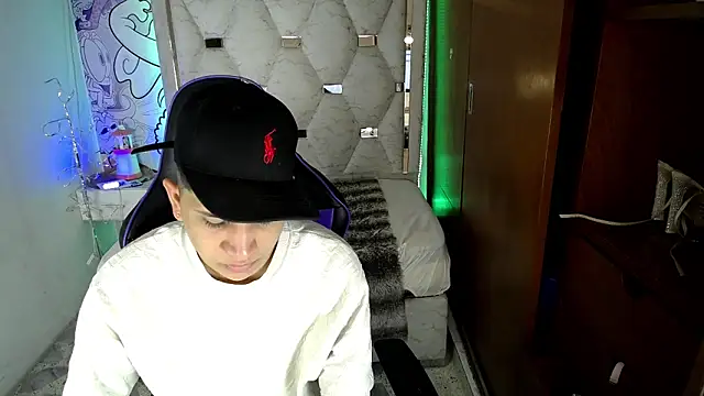 Snapshot of Black_diamondd_ chatting on April 14, 2026, 3:18 pm Black diamondd online show from April 14, 2026, 3:18 pm