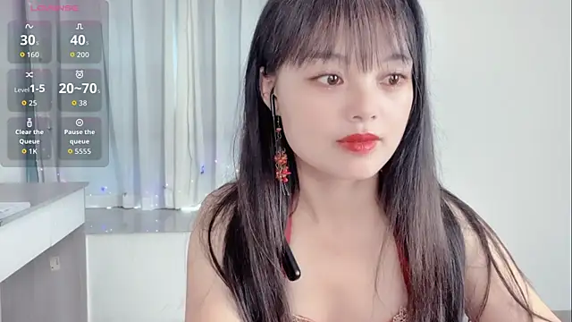 xianxian-baby online show from May 18, 2026, 2:18 am