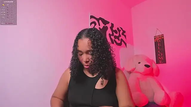 Snapshot of Nia13 chatting on February 13, 2026, 5:25 am Nia13 online show from February 13, 2026, 5:25 am