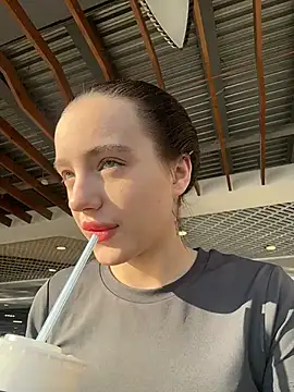 Snapshot of MiaTee chatting on February 26, 2026, 4:11 am MiaTee online show from February 26, 2026, 4:11 am