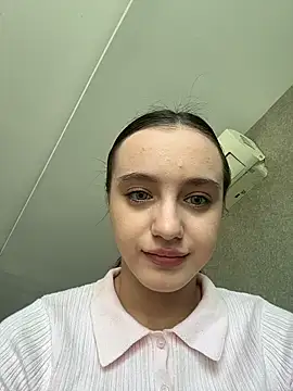 MiaTee online show from April 15, 2026, 1:56 am