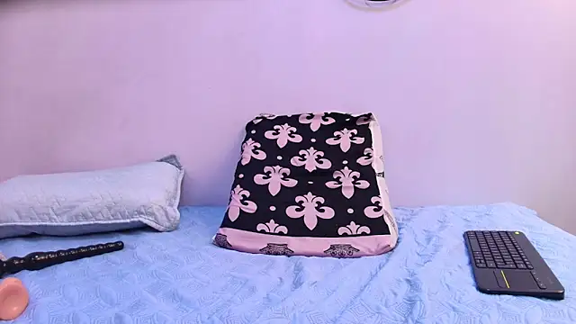 melany roberts  online show from February 12, 2026, 3:12 am