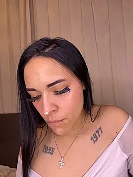 cristal  violetaa online show from February 3, 2026, 6:40 am