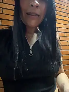 cristal  violetaa online show from February 13, 2026, 3:13 am