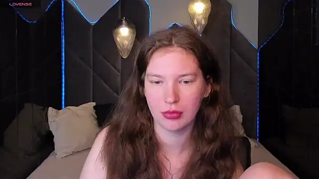 Luna Tide online show from April 29, 2026, 11:33 pm