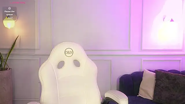 Lia Velez  online show from March 31, 2026, 3:30 am