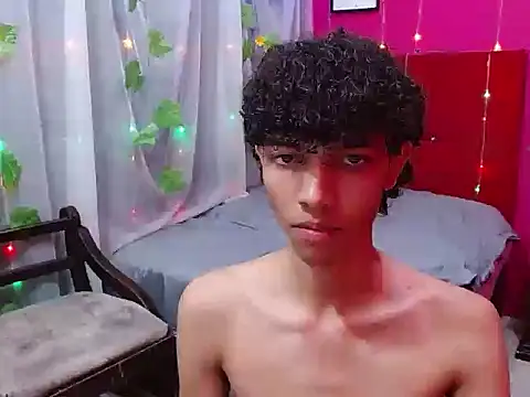 Snapshot of bigcock_twinks chatting on February 21, 2026, 4:57 am bigcock twinks online show from February 21, 2026, 4:57 am