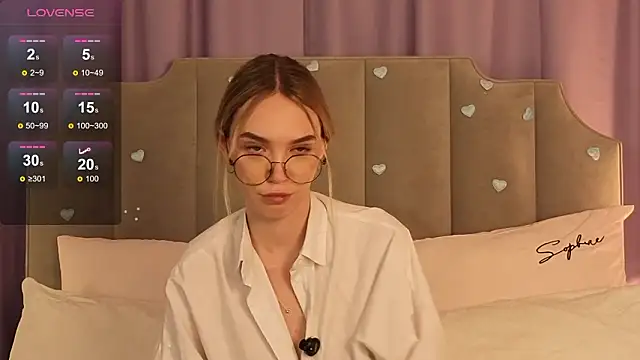 NikkiRyx online show from February 17, 2026, 4:02 pm