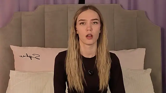 NikkiRyx online show from April 10, 2026, 4:23 pm