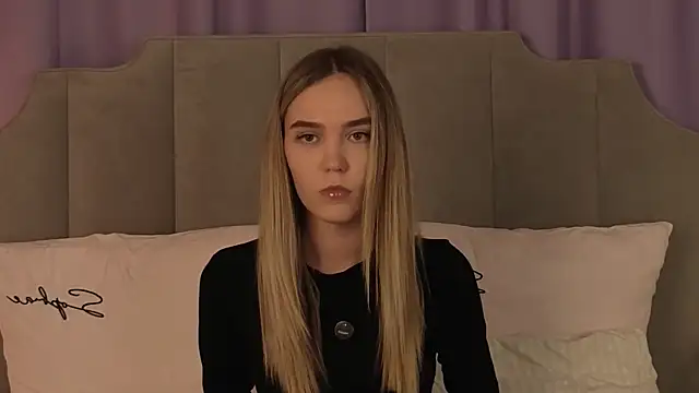 NikkiRyx online show from April 16, 2026, 5:36 pm