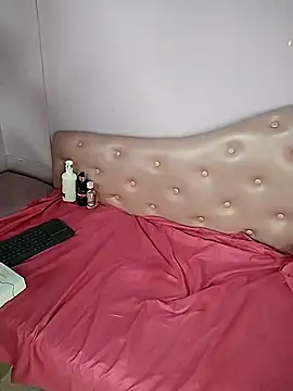 Noa Baker online show from April 5, 2026, 12:24 pm