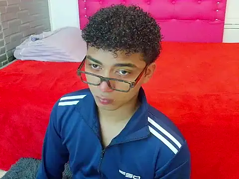 Snapshot of philipsex28 chatting on February 5, 2026, 7:29 pm philipsex28 online show from February 5, 2026, 7:29 pm