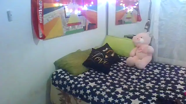 yoahotpetrafiery online show from April 11, 2026, 12:15 am