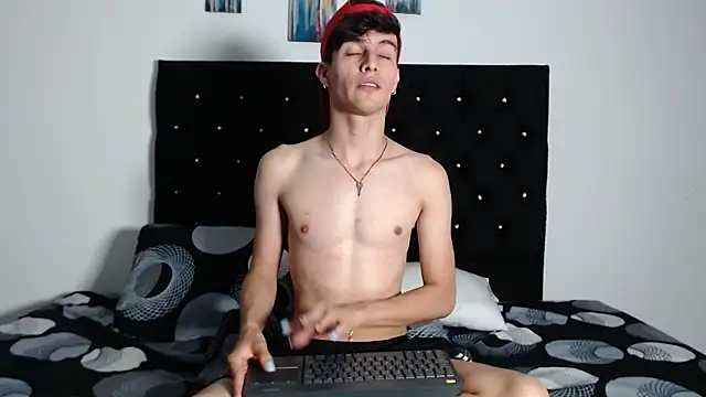 Snapshot of axxxel_twink chatting on February 9, 2026, 1:53 am axxxel twink online show from February 9, 2026, 1:53 am