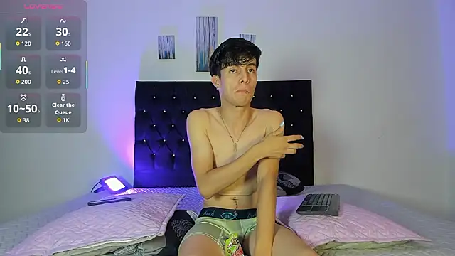 Snapshot of axxxel_twink chatting on February 27, 2026, 3:17 am axxxel twink online show from February 27, 2026, 3:17 am